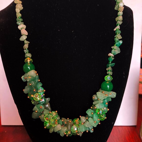 Beautiful Vintage Handmade Green Aventurine chips and Beads Necklace - Picture 3 of 3